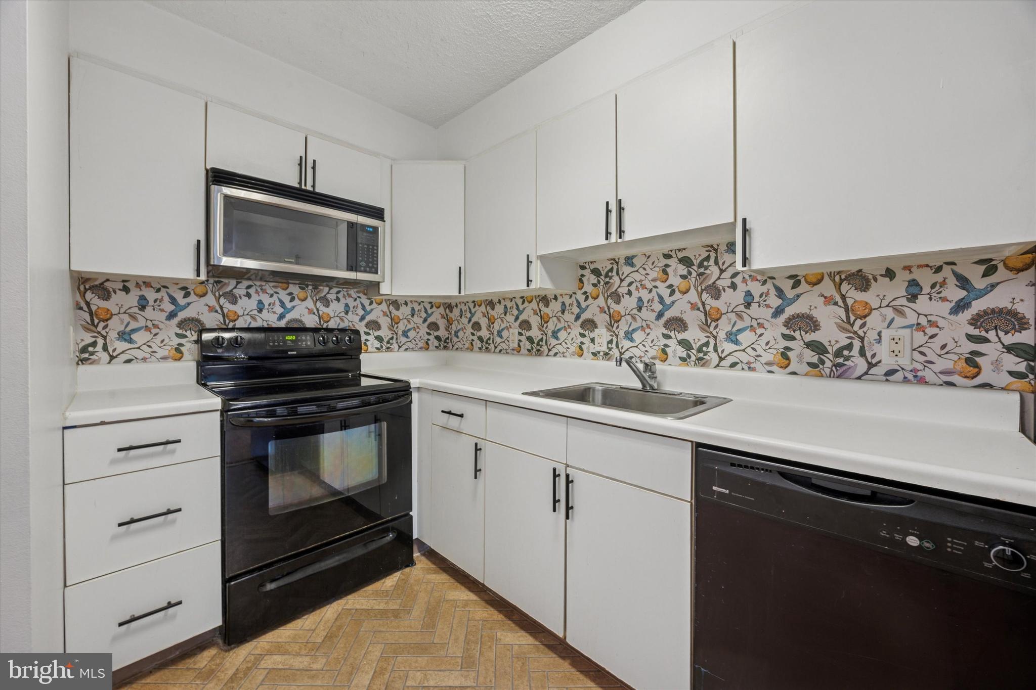 LOGAN SQUARE - Residential Lease
