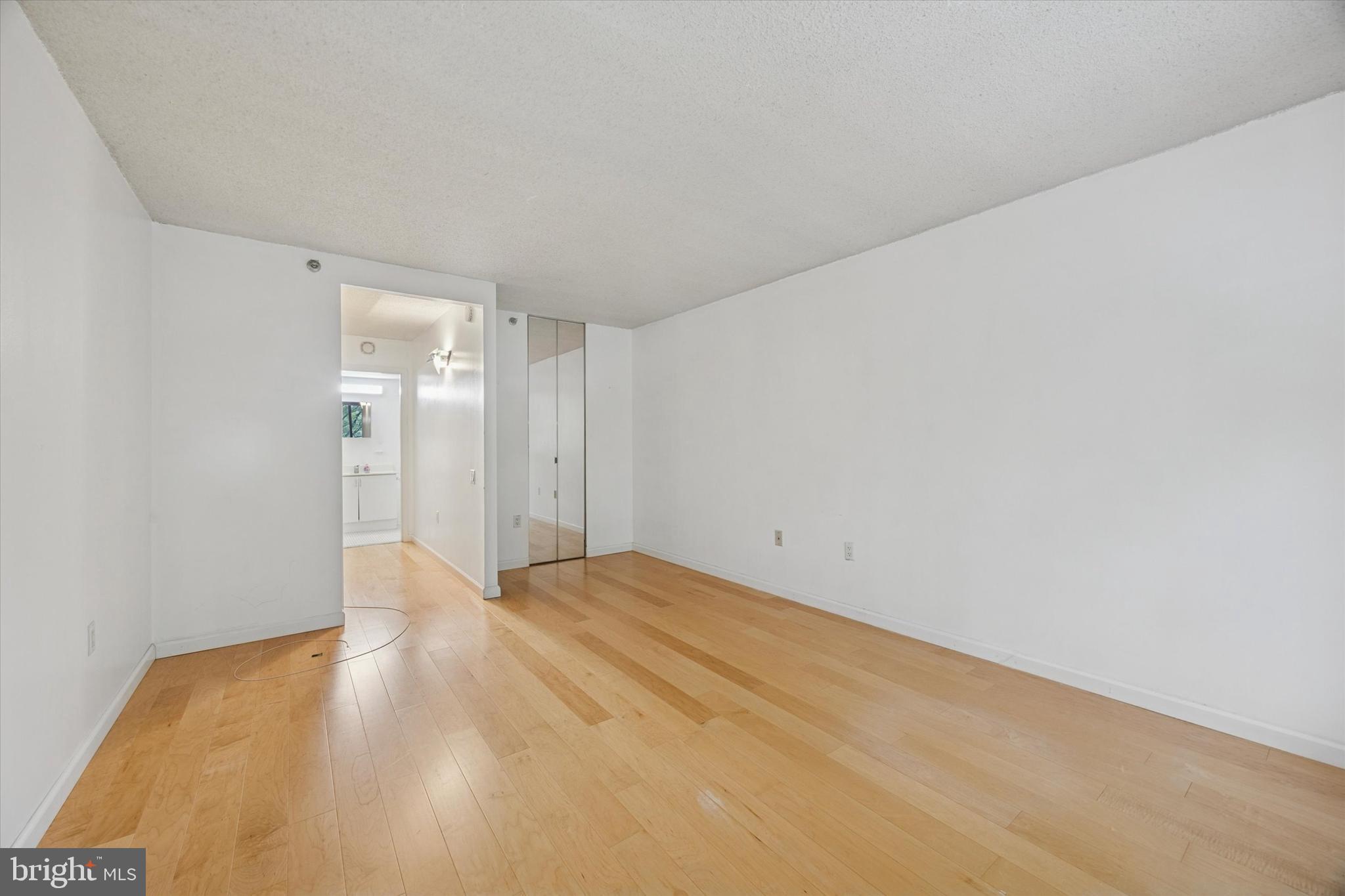 LOGAN SQUARE - Residential Lease