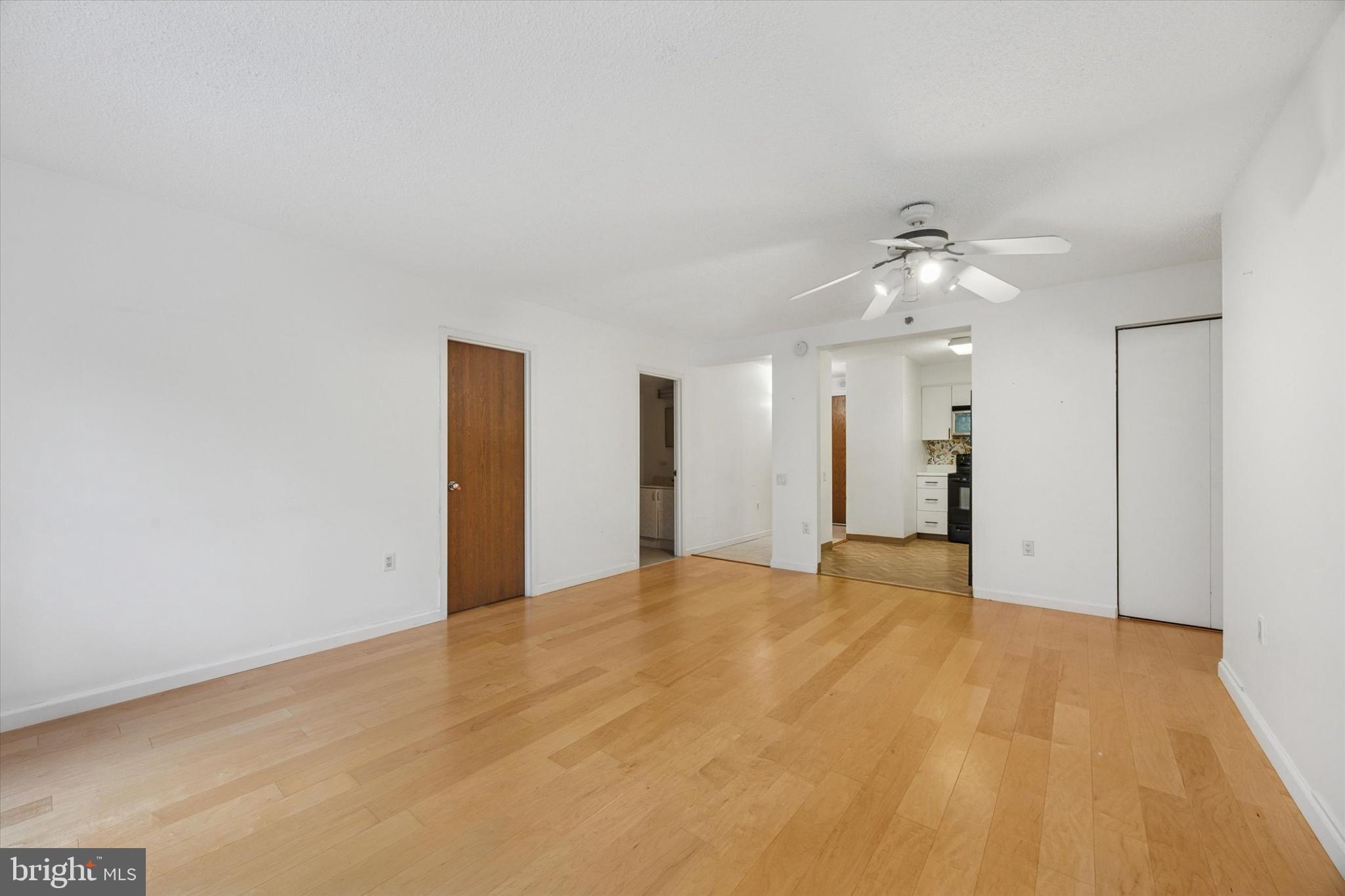 LOGAN SQUARE - Residential Lease