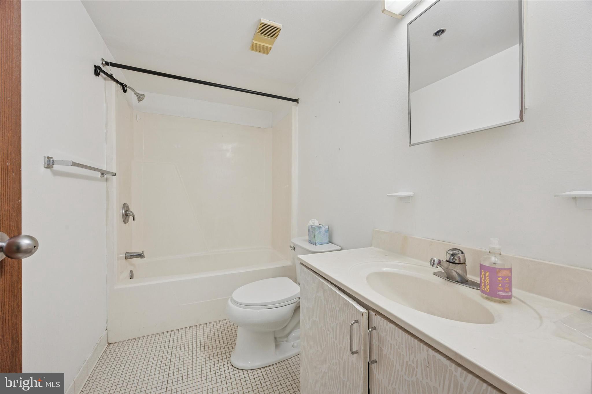 LOGAN SQUARE - Residential Lease