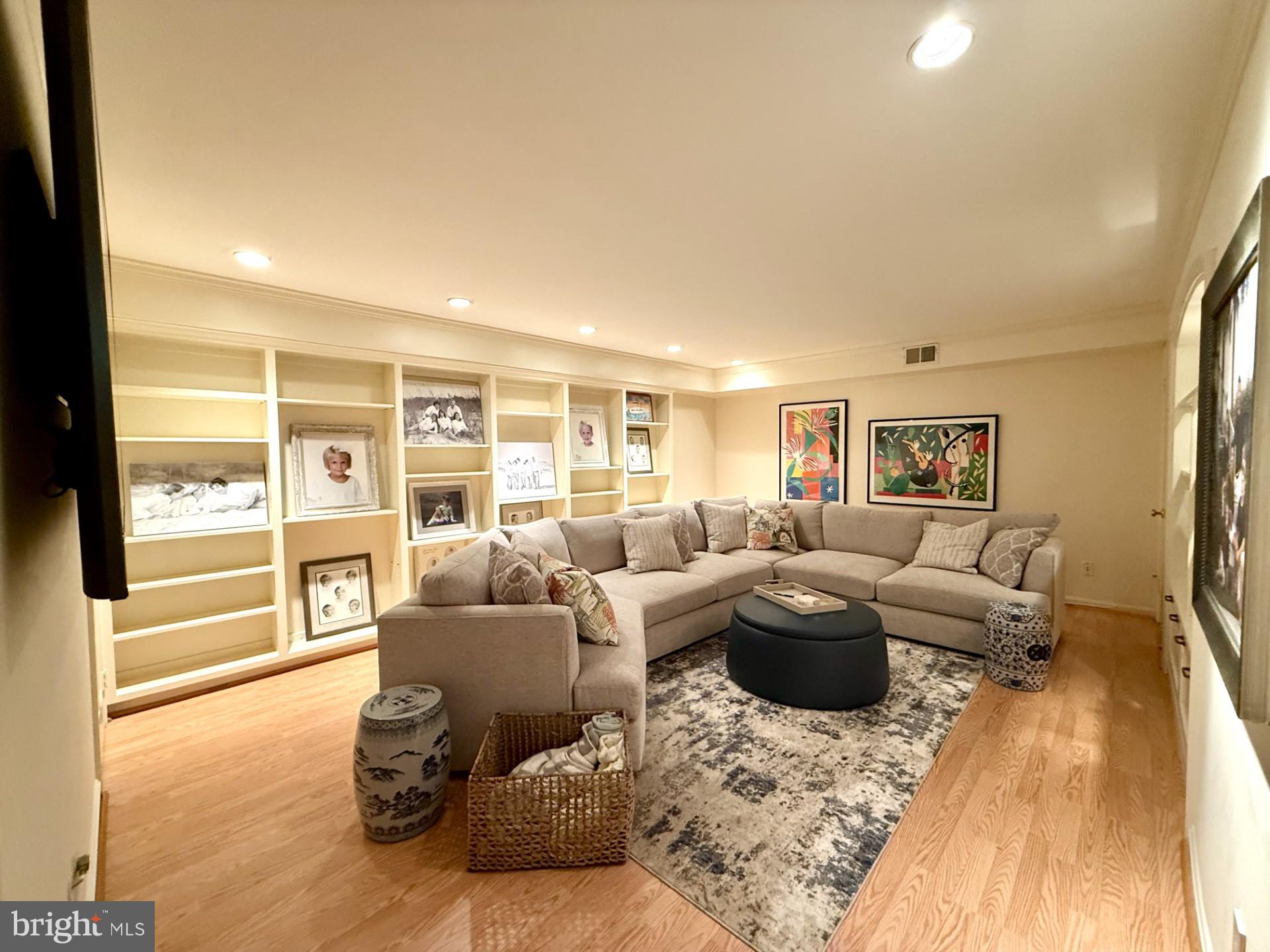 OLD TOWN ALEXANDRIA - Residential