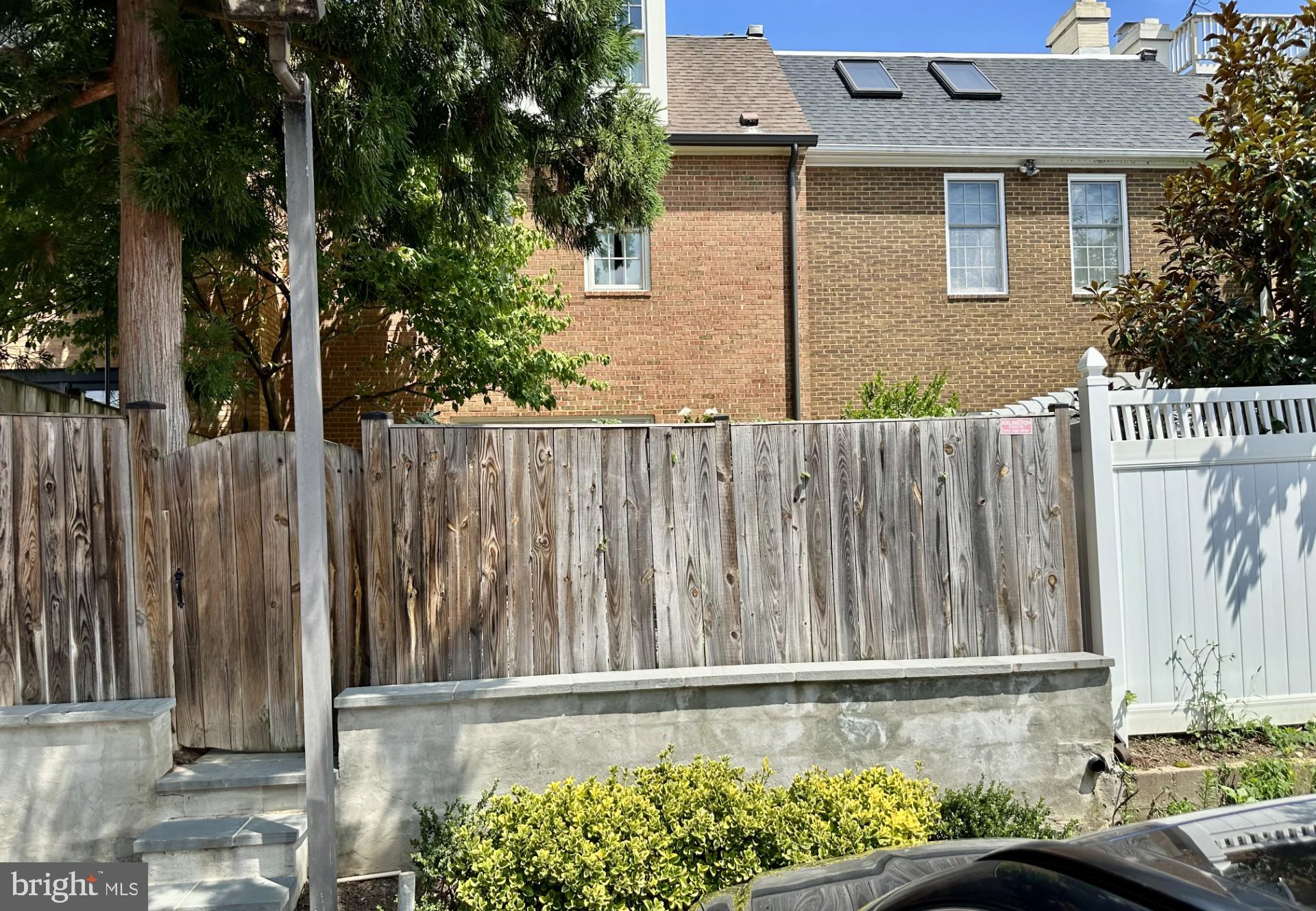 OLD TOWN ALEXANDRIA - Residential