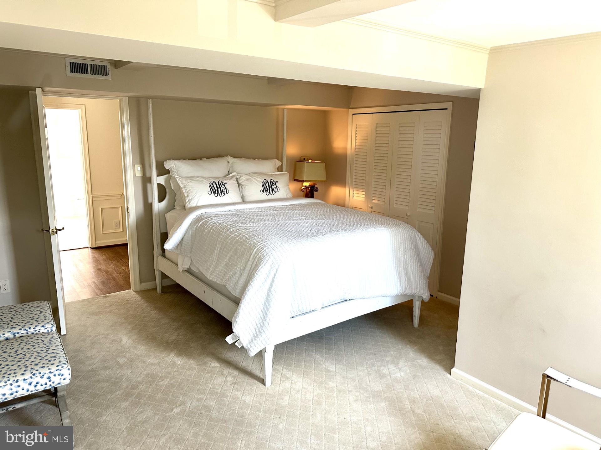 OLD TOWN ALEXANDRIA - Residential