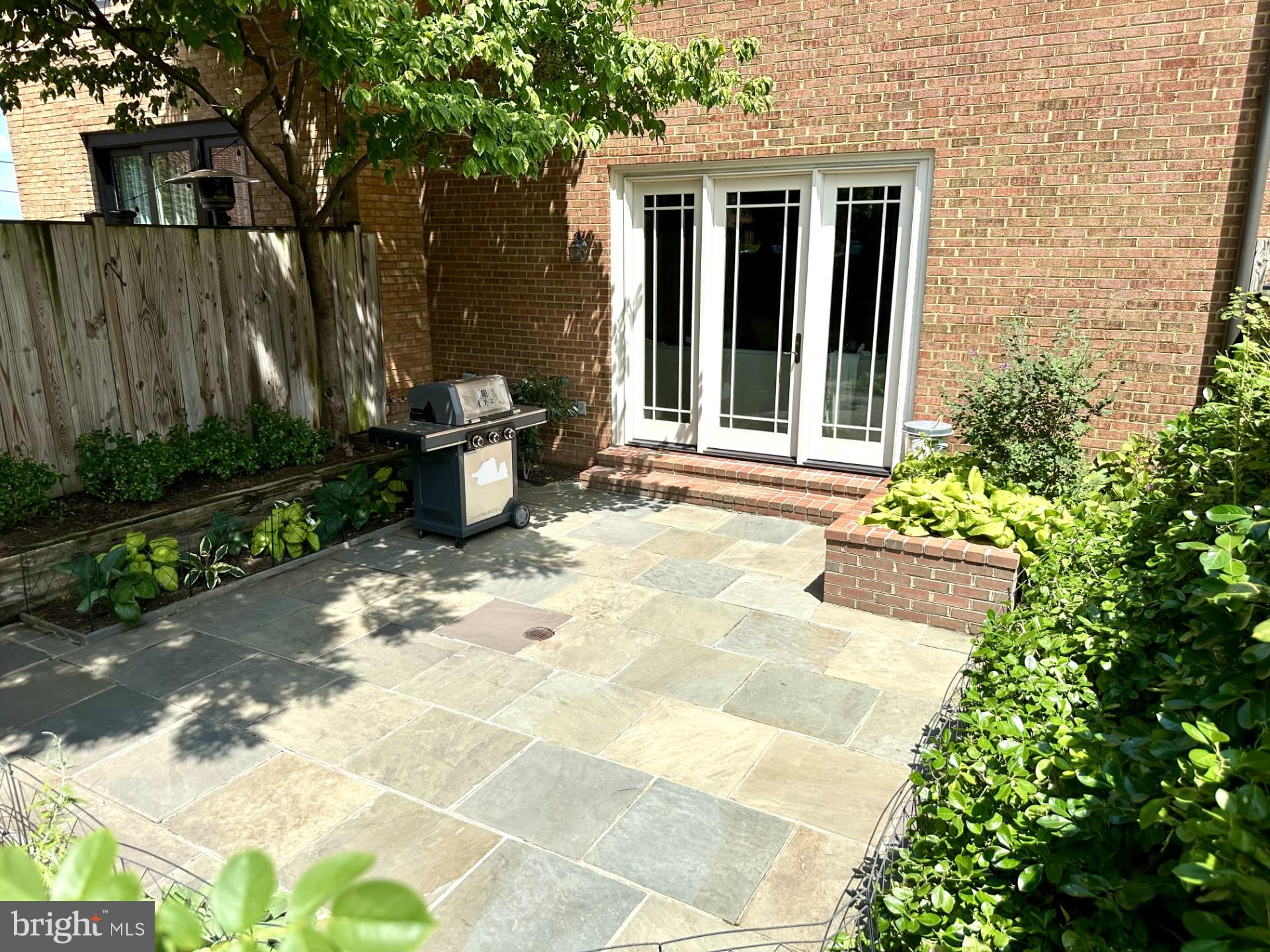 OLD TOWN ALEXANDRIA - Residential