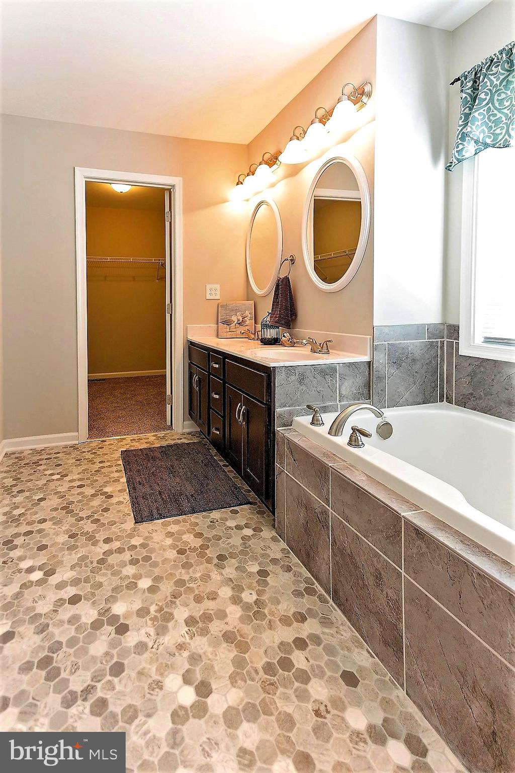 RED HILL - Residential