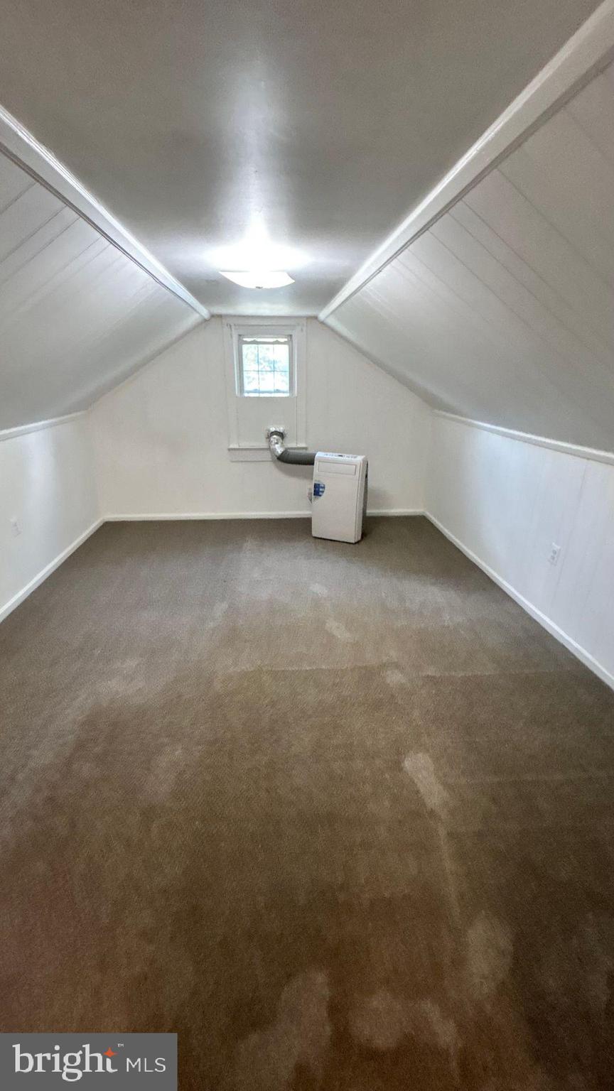 COURTLAND HEIGHTS - Residential Lease