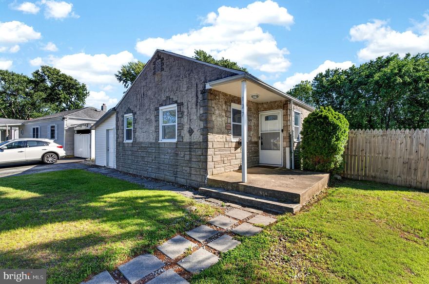 Move right into this three bed, one bath home in Manor Park of New Castle! This home has been completely renovated. There are two large living areas, both with fresh paint and new flooring. The kitchen has crisp white cabinets, granite countertops, stainless steel appliances and a custom tile backsplash. There are three bright and spacious bedrooms with new paint, carpet and fixtures. An updated full bathroom is shared by the bedrooms. Outside, a spacious fenced in yard is ideal for the warmer months. This home is centrally located close to 141, Rt 13, and I-95-295 as well as shopping and dining. Schedule your tour today!