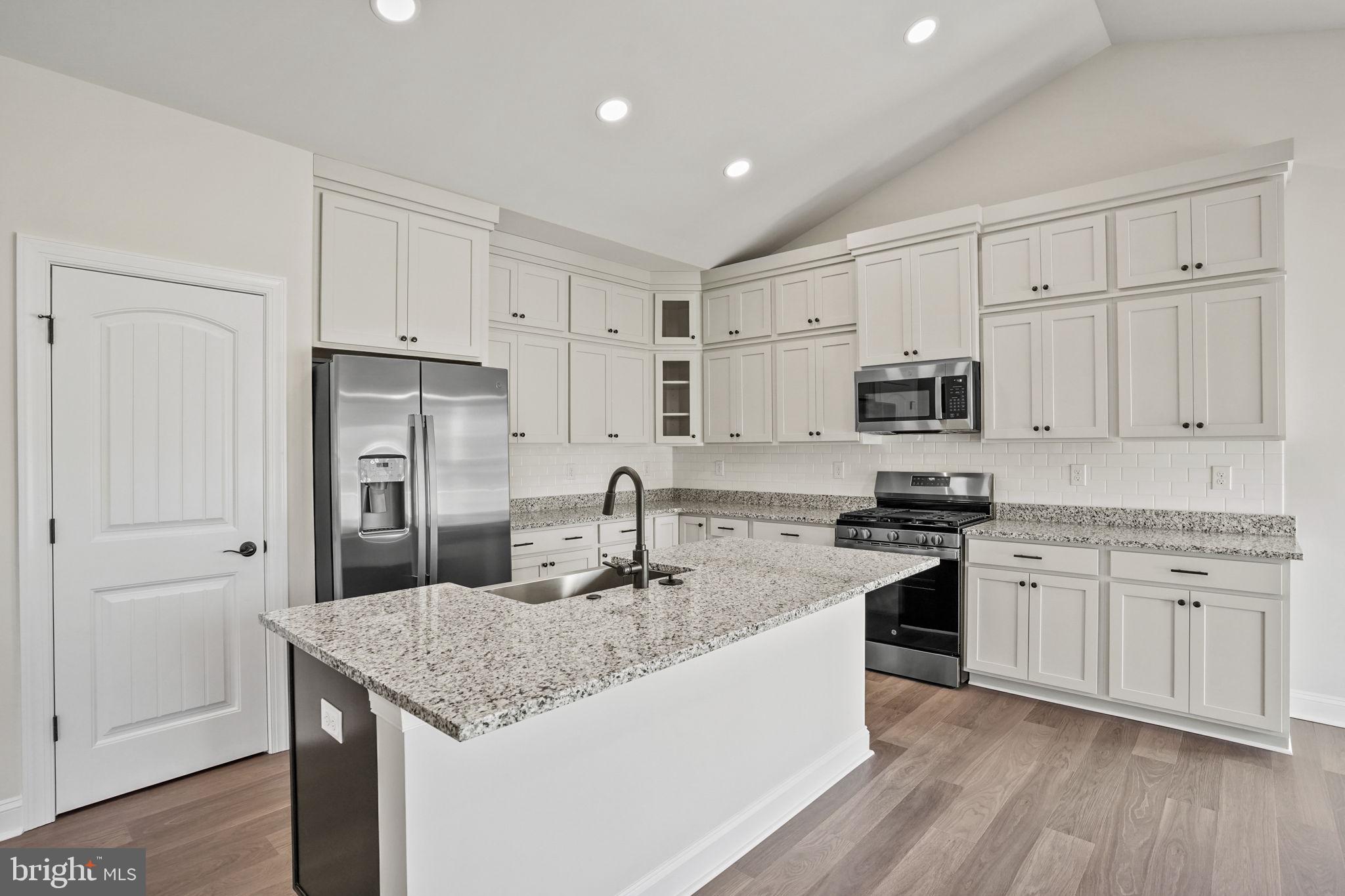 CAPTAINS WAY - Residential