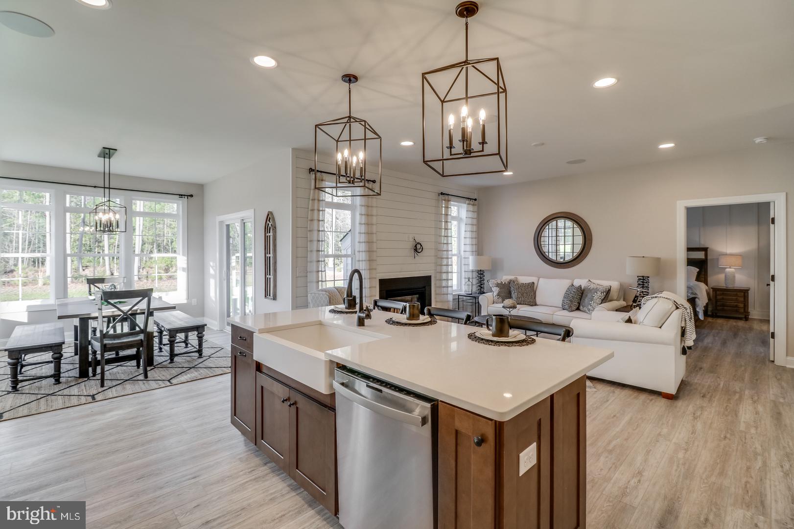 CAPTAINS WAY - Residential