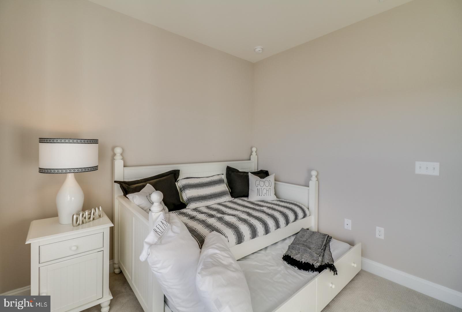 CAPTAINS WAY - Residential