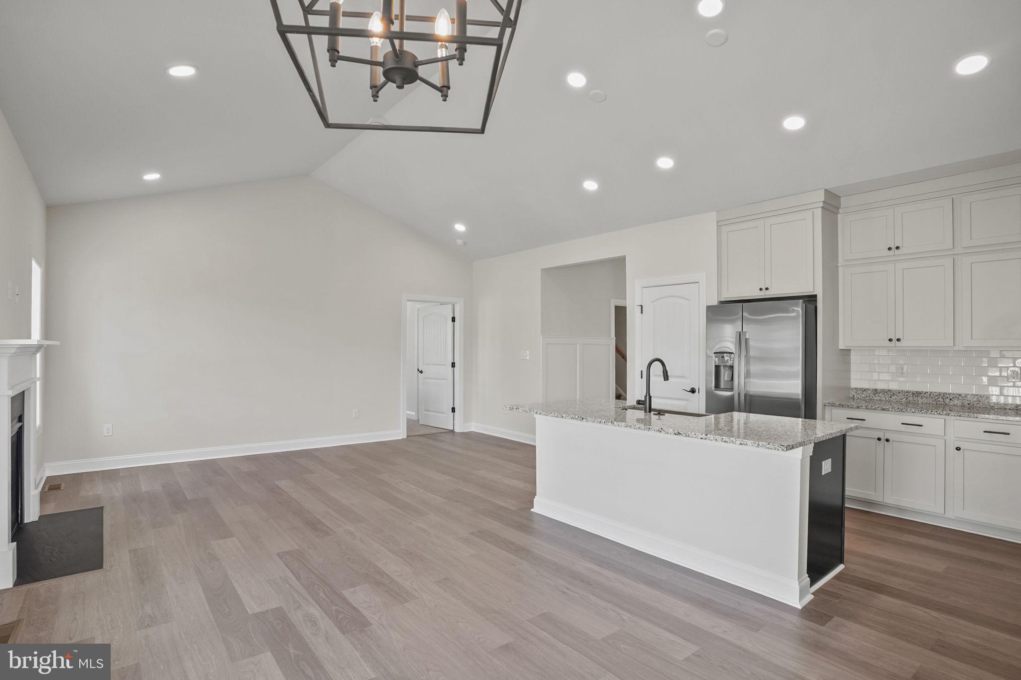 CAPTAINS WAY - Residential