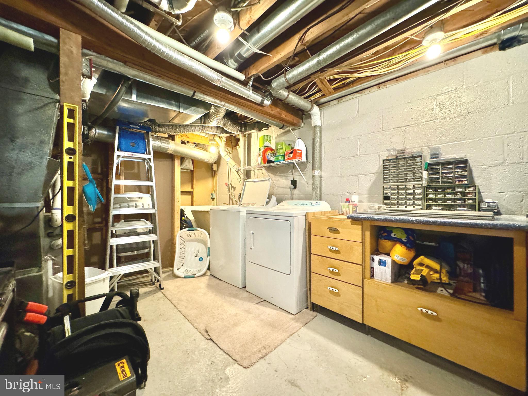 FALLS HILL - Residential Lease