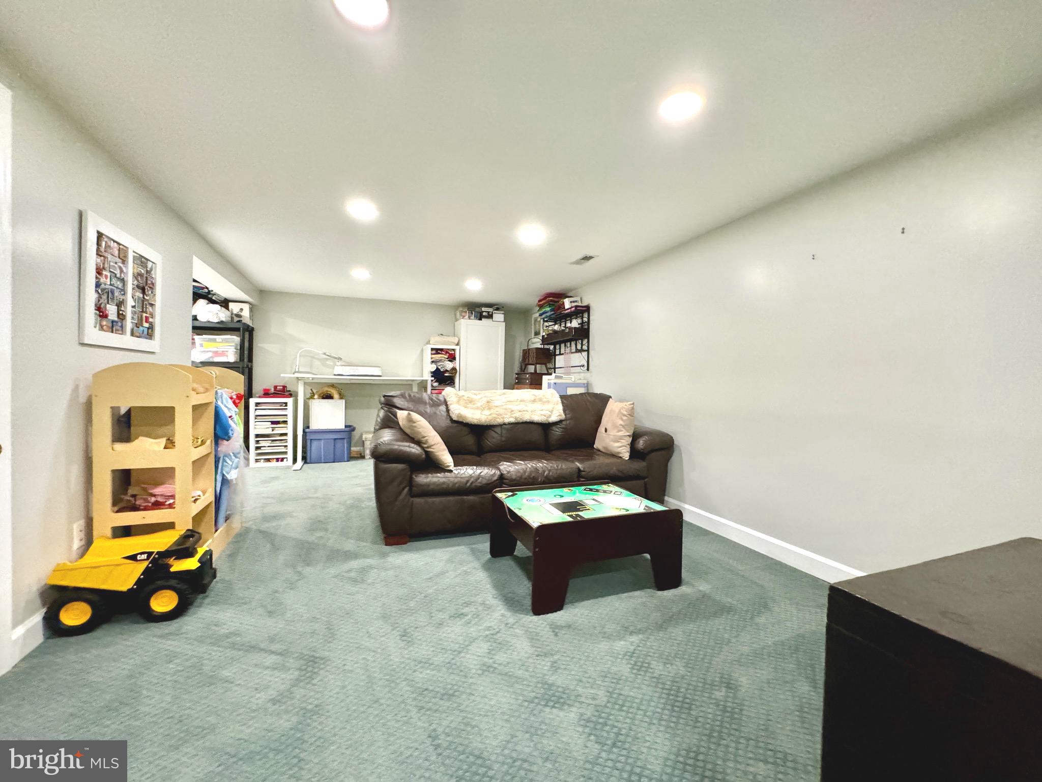 FALLS HILL - Residential Lease