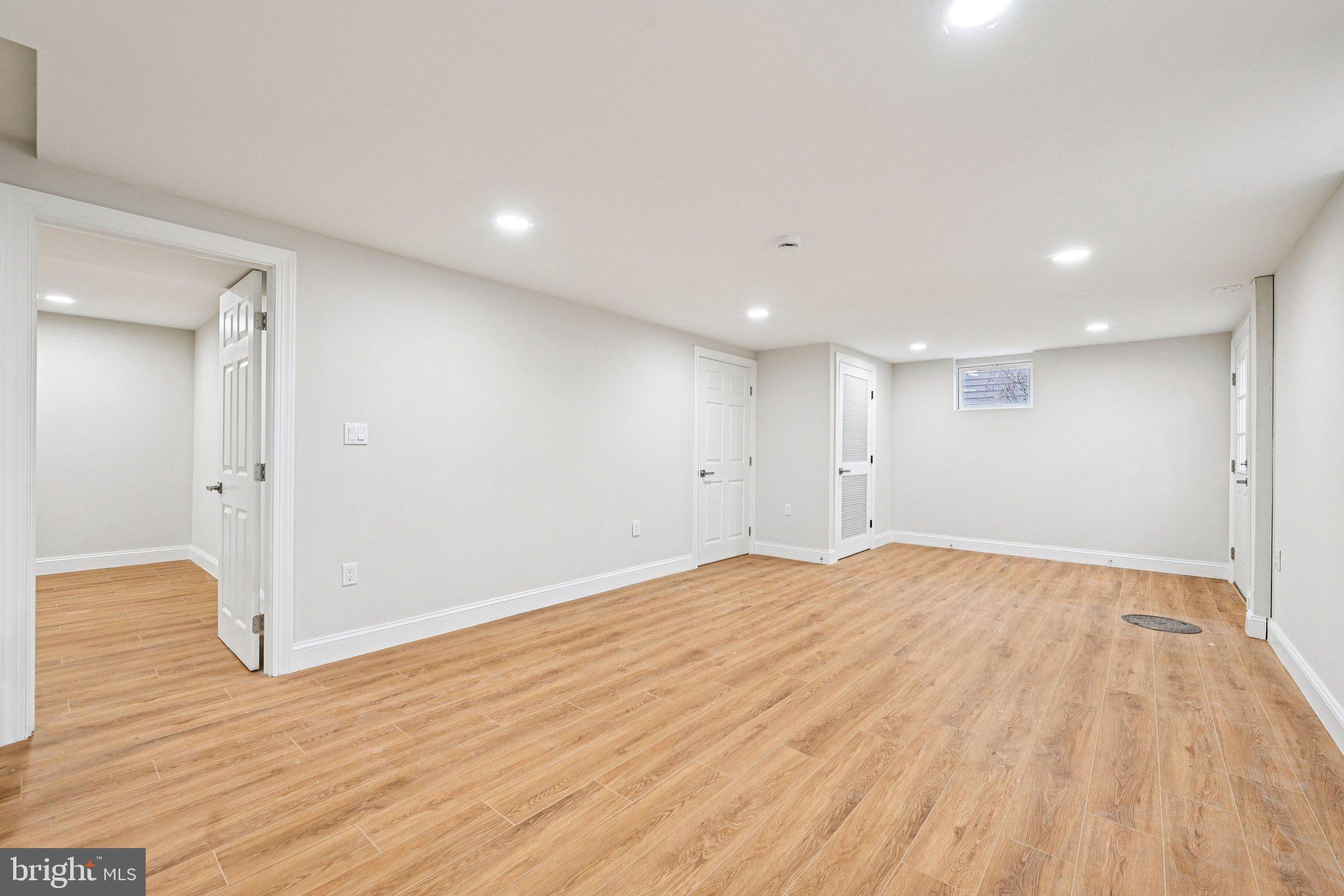 CARROLL SQUARE - Residential