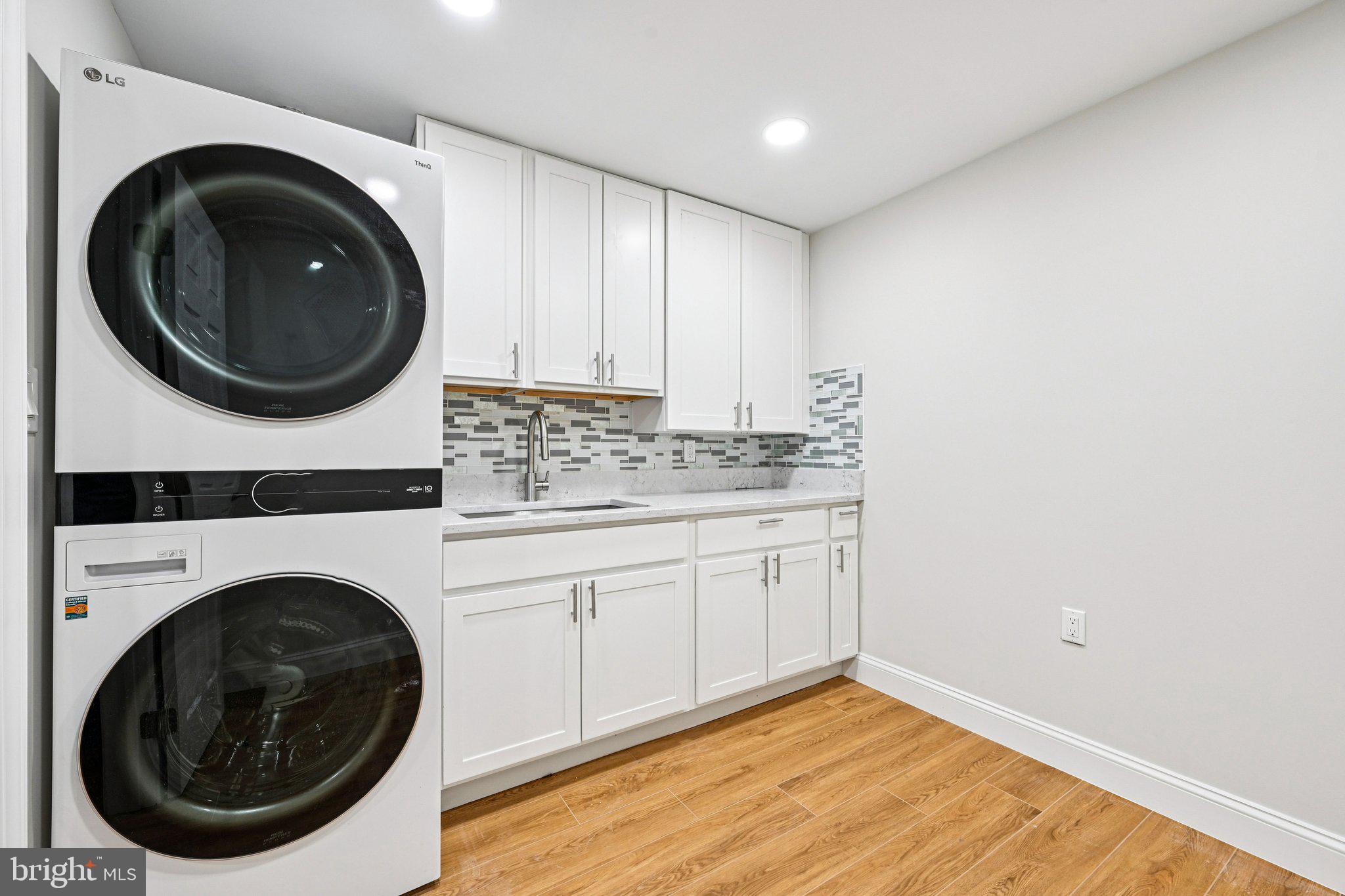 CARROLL SQUARE - Residential