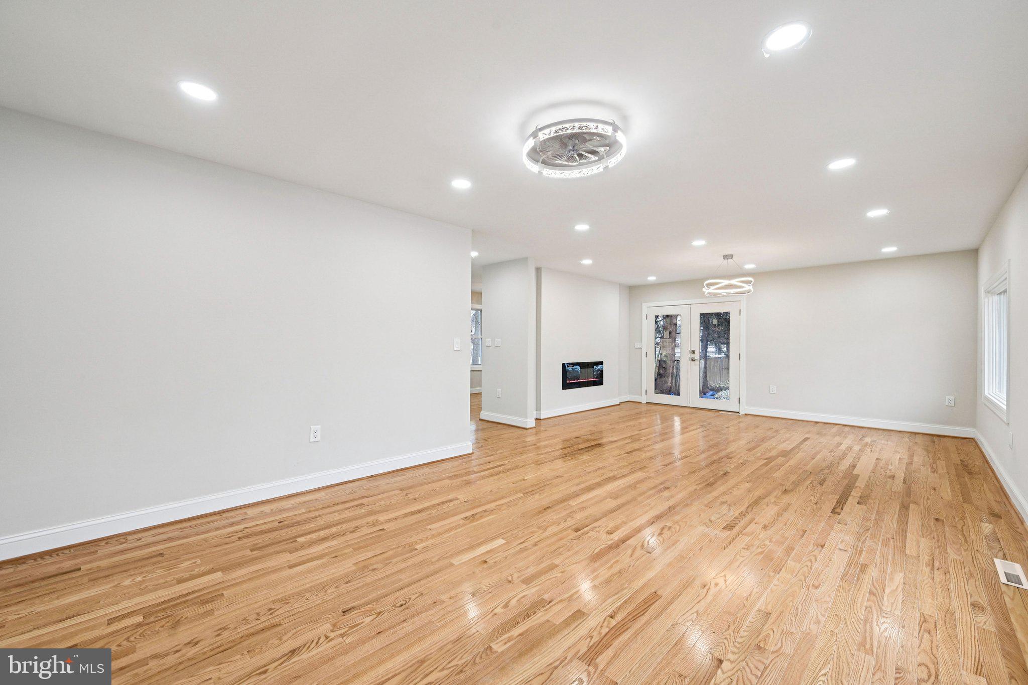 CARROLL SQUARE - Residential