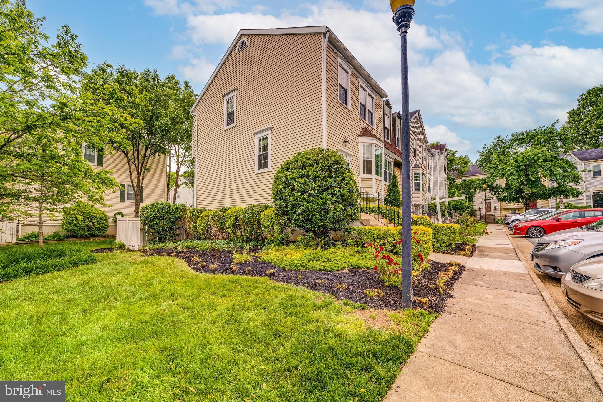 HUNTERS SQUARE - Residential