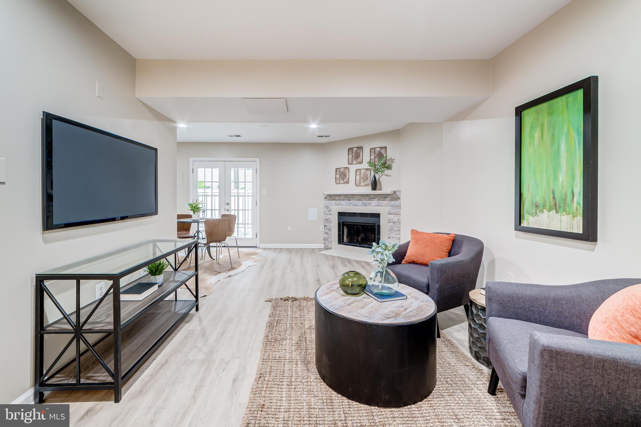 HUNTERS SQUARE - Residential