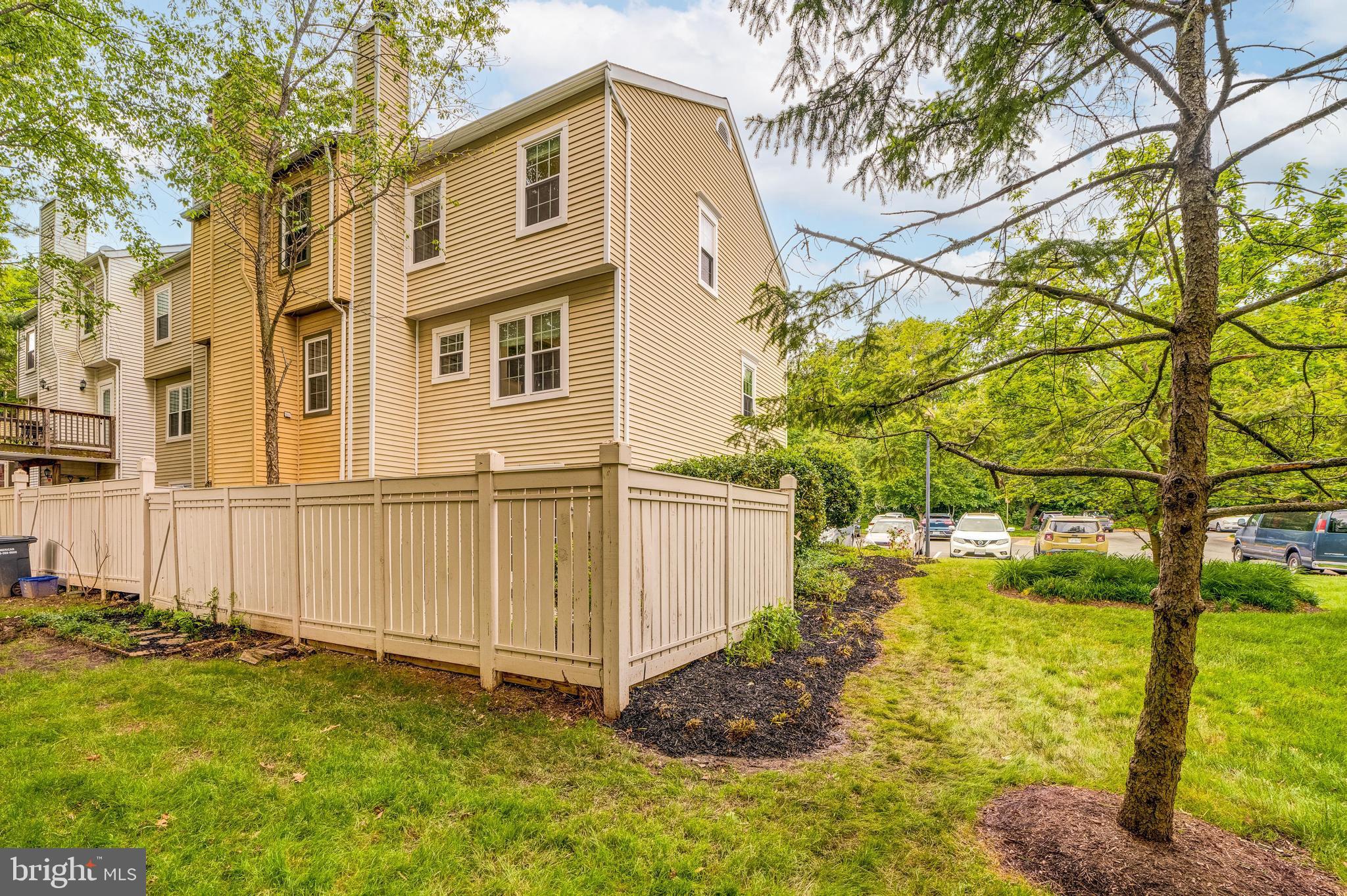 HUNTERS SQUARE - Residential