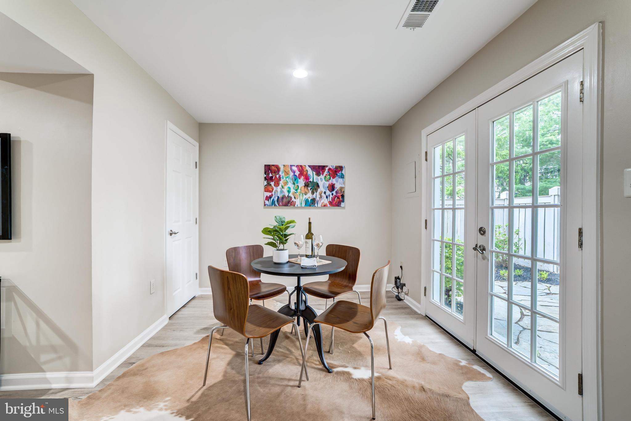 HUNTERS SQUARE - Residential