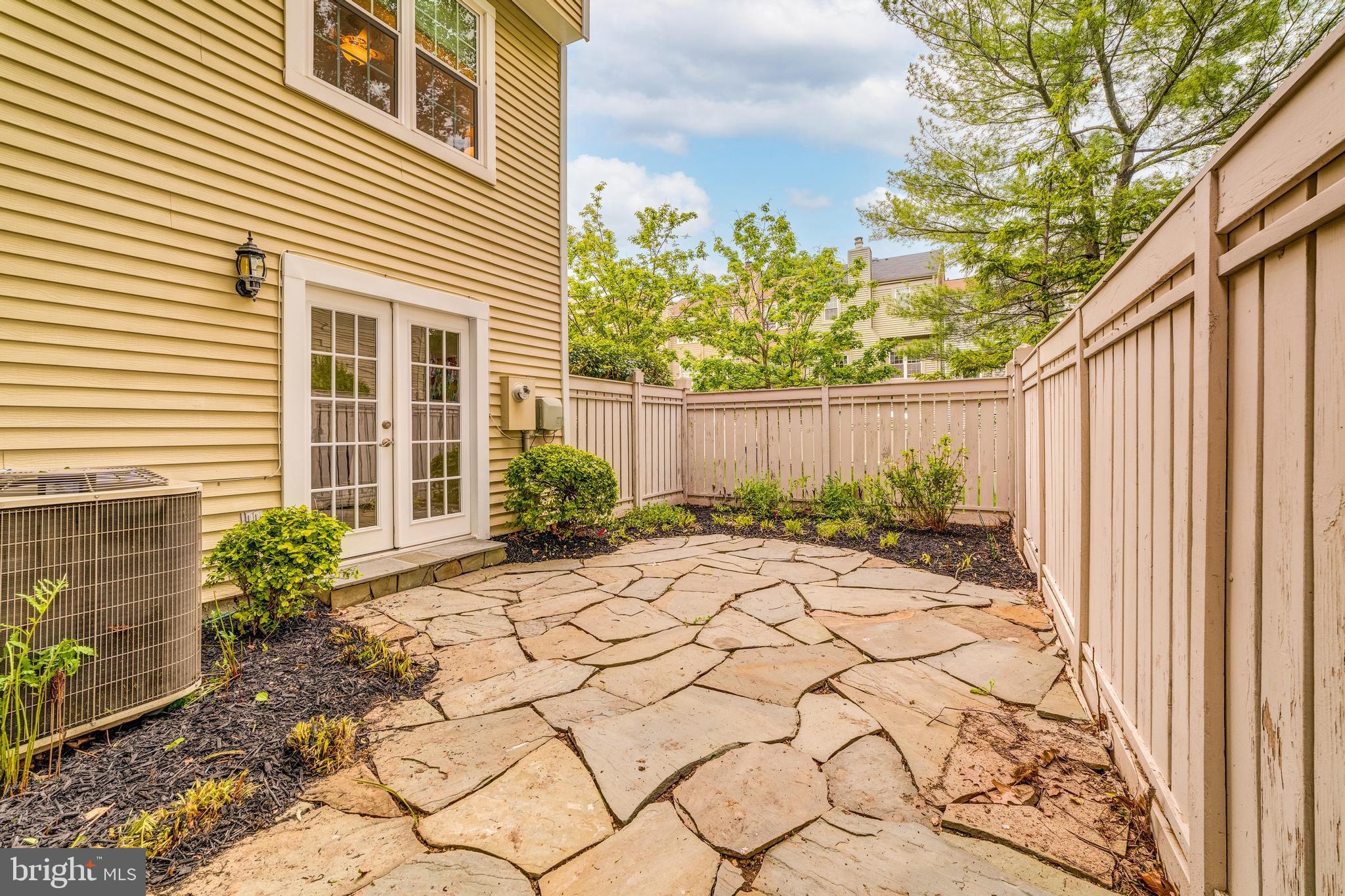 HUNTERS SQUARE - Residential