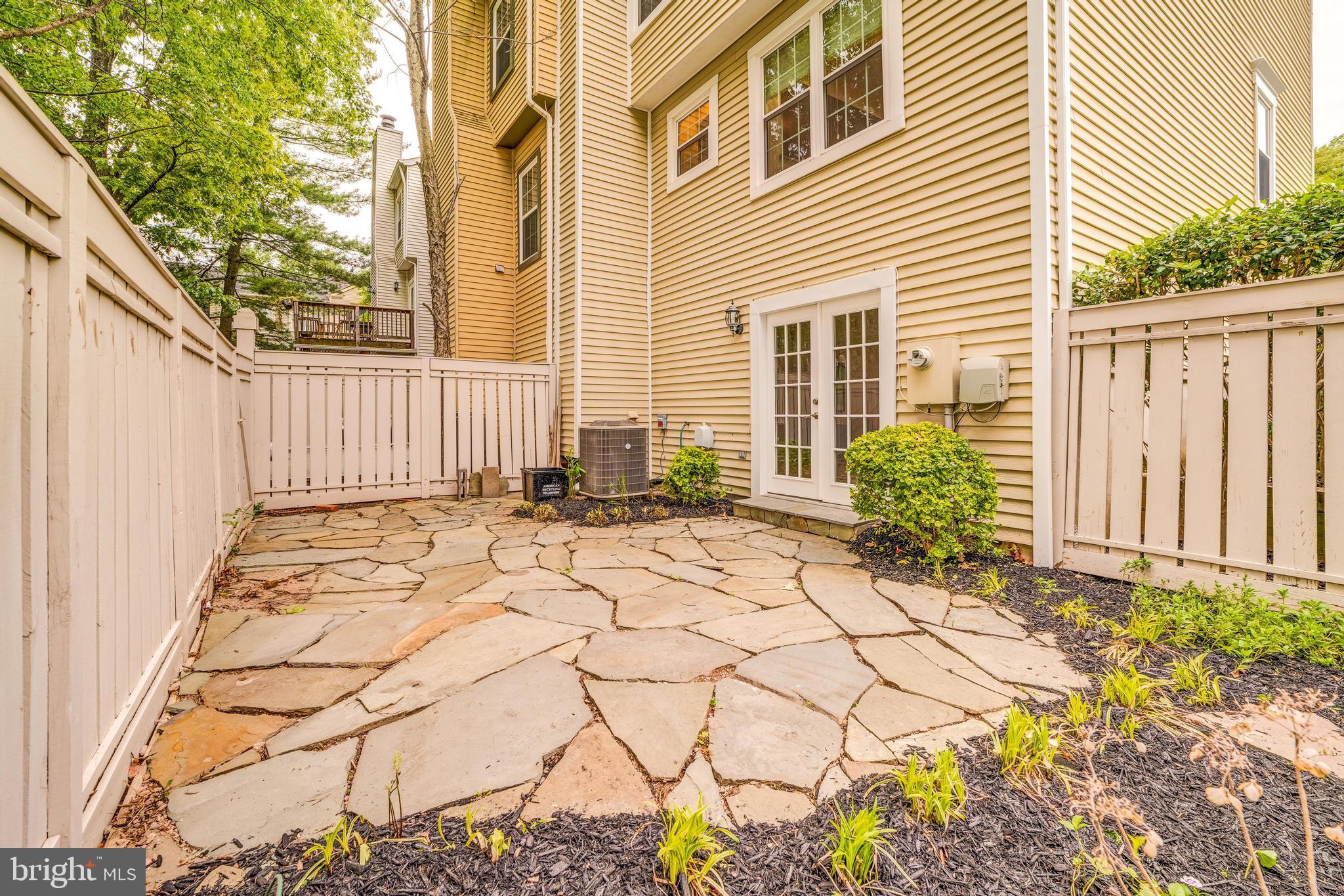 HUNTERS SQUARE - Residential