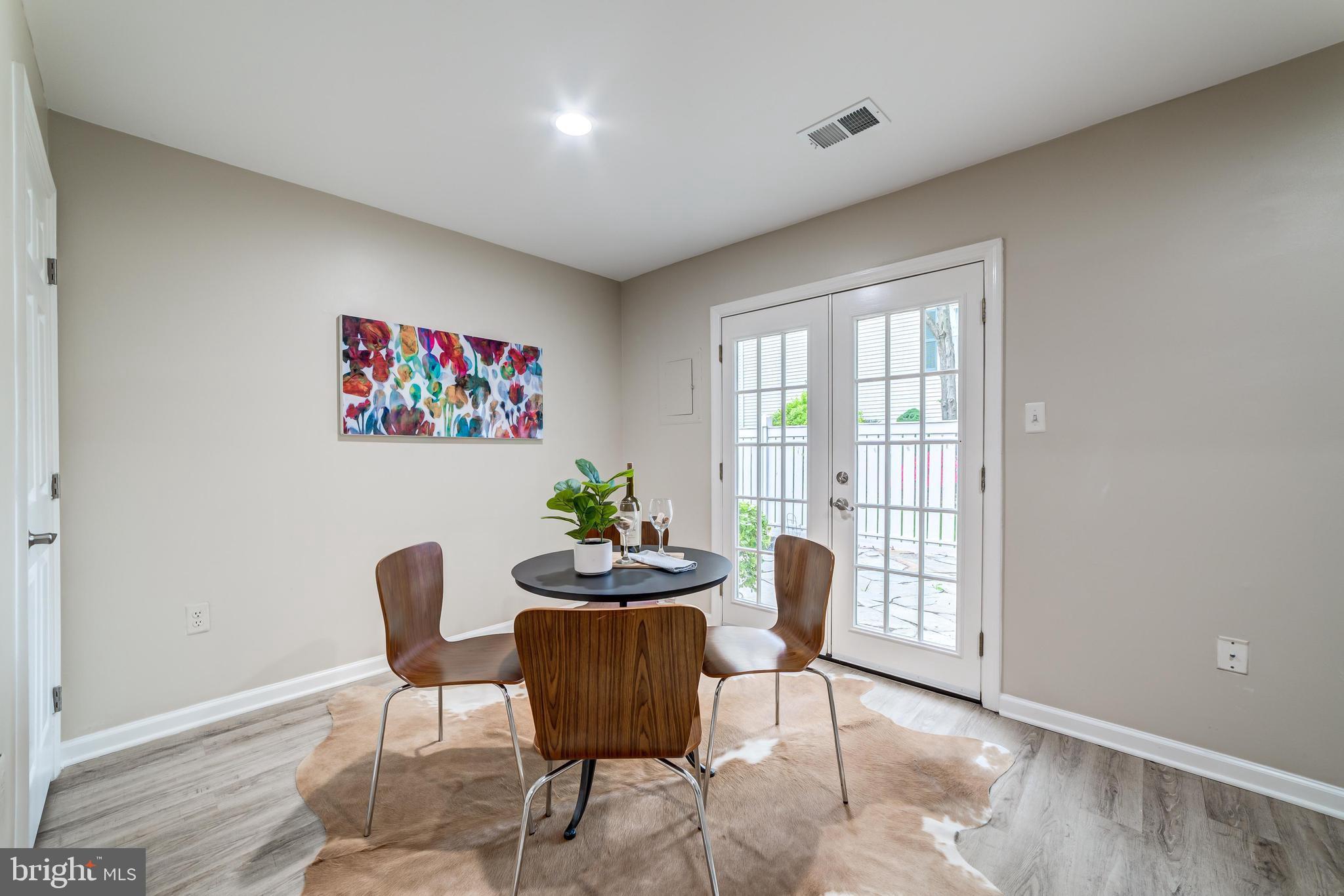 HUNTERS SQUARE - Residential