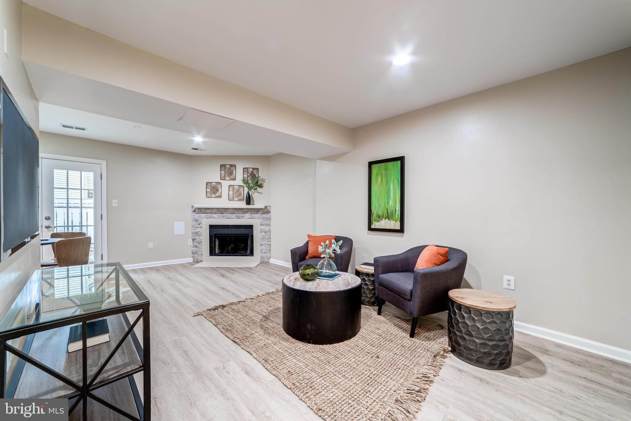 HUNTERS SQUARE - Residential