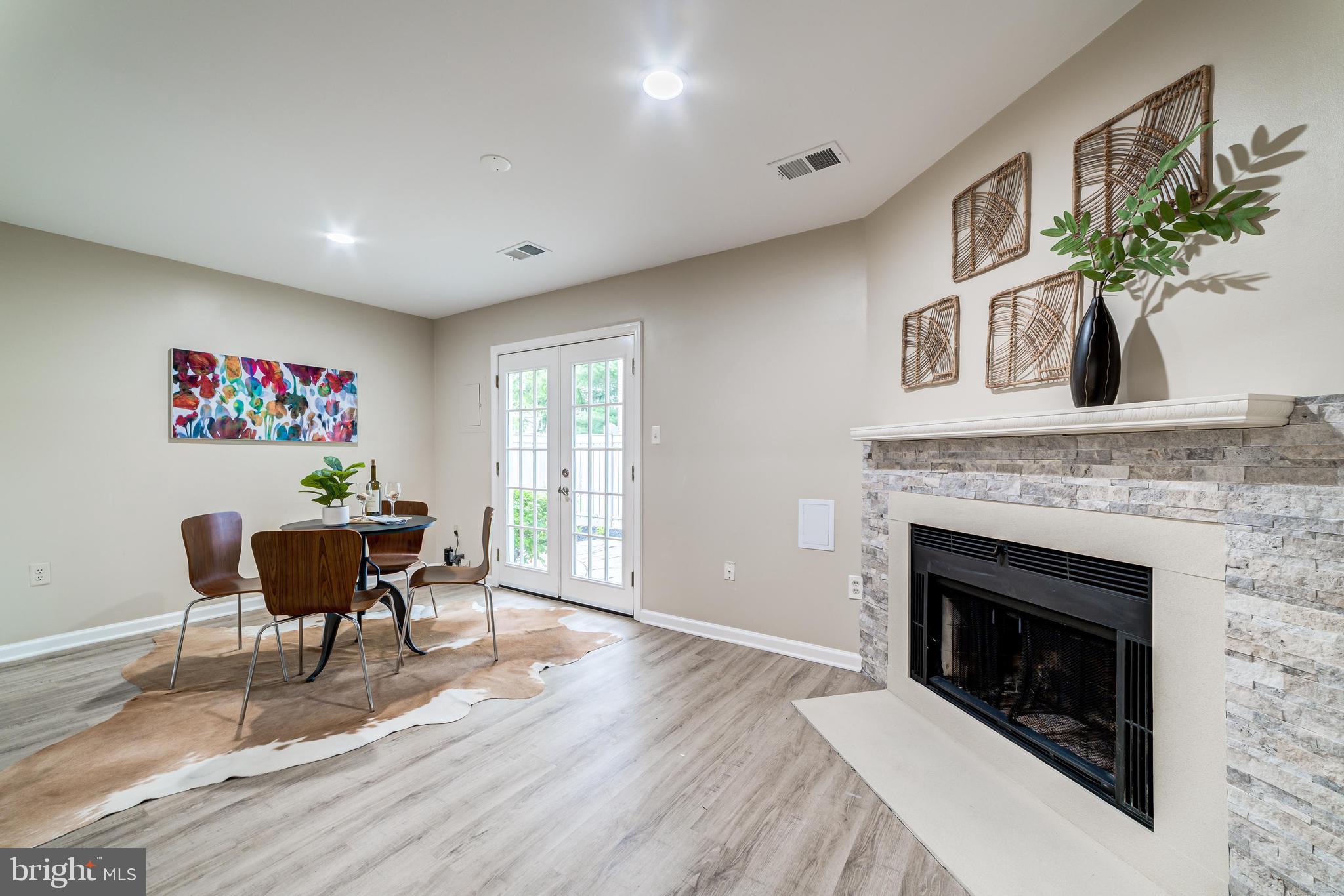 HUNTERS SQUARE - Residential