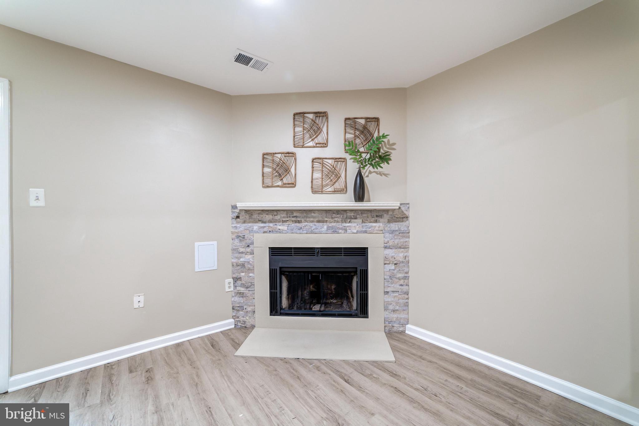 HUNTERS SQUARE - Residential