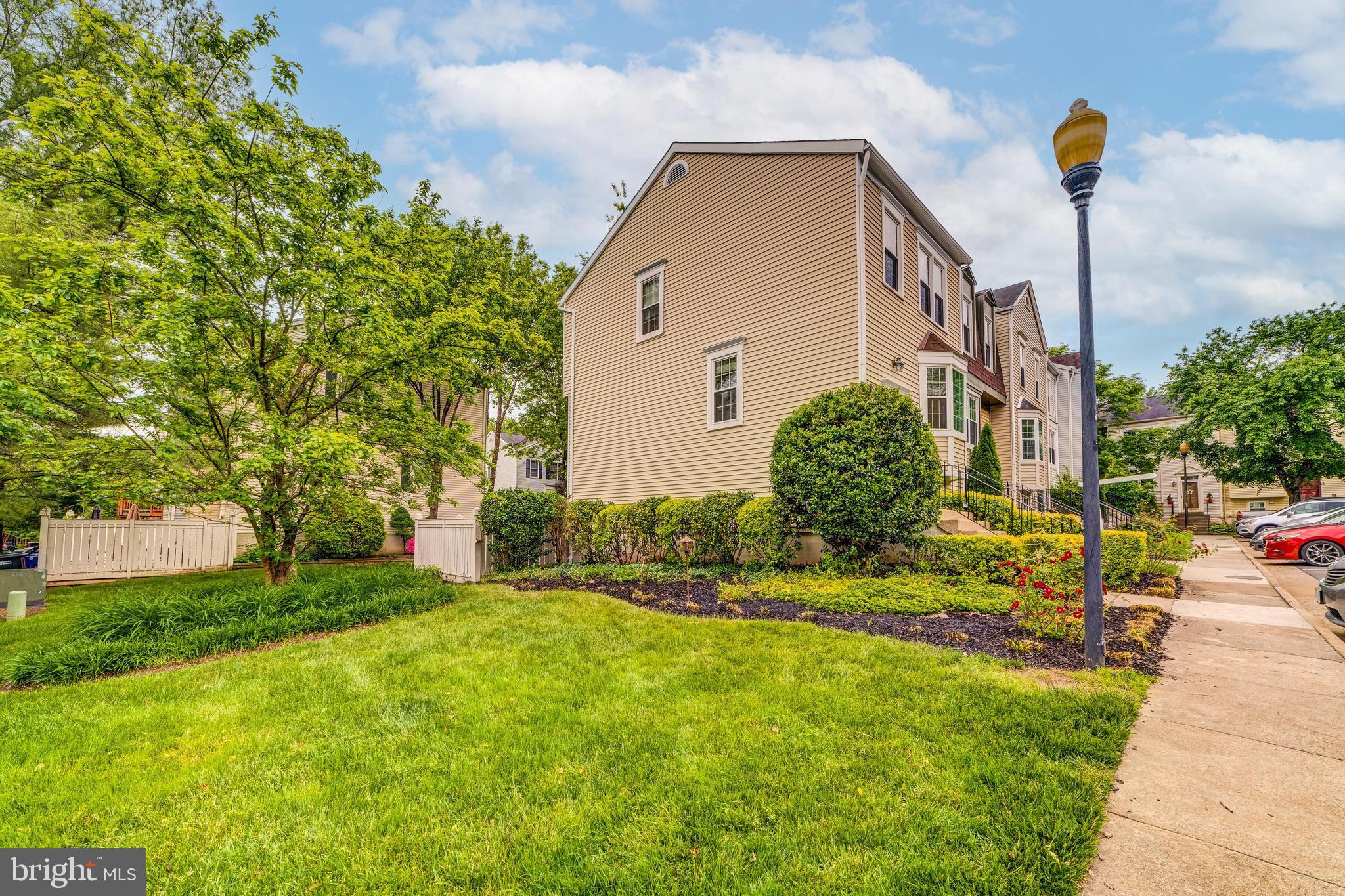 HUNTERS SQUARE - Residential