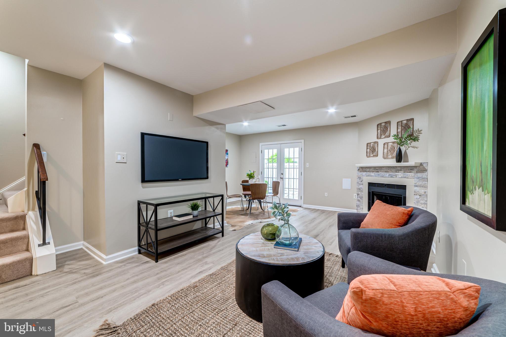 HUNTERS SQUARE - Residential