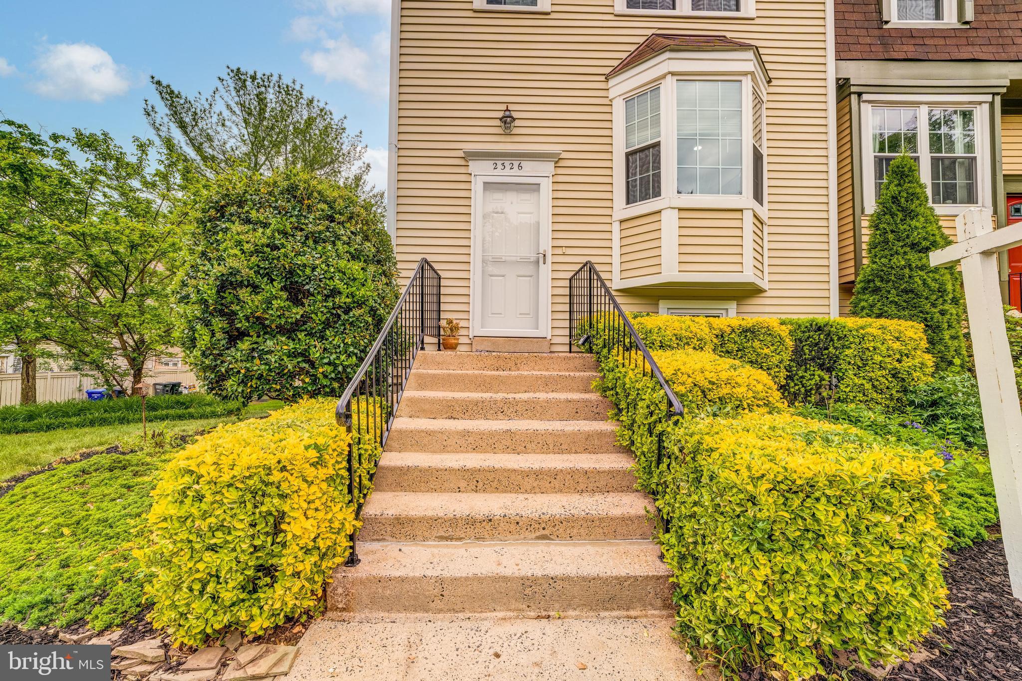 HUNTERS SQUARE - Residential