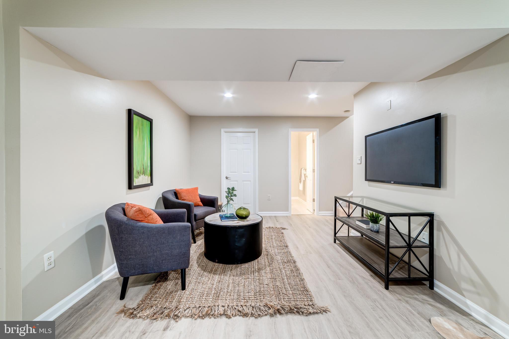 HUNTERS SQUARE - Residential