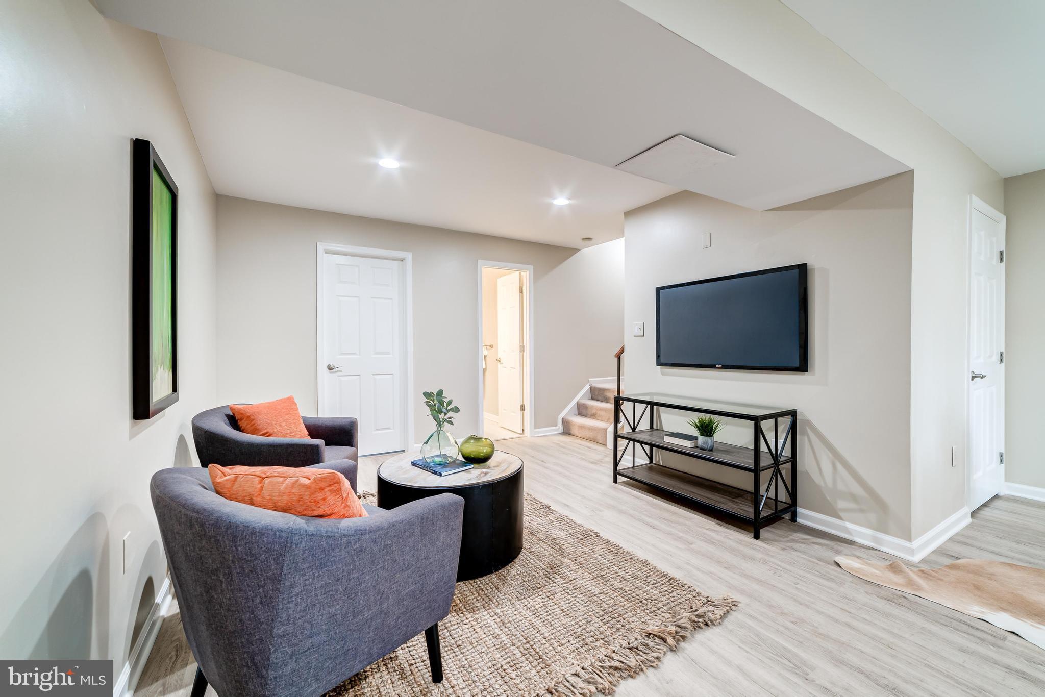 HUNTERS SQUARE - Residential