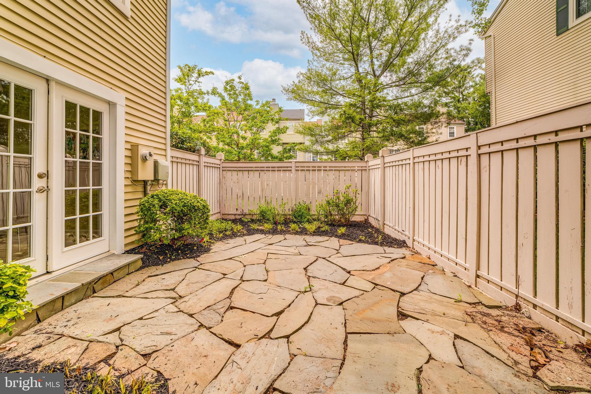 HUNTERS SQUARE - Residential