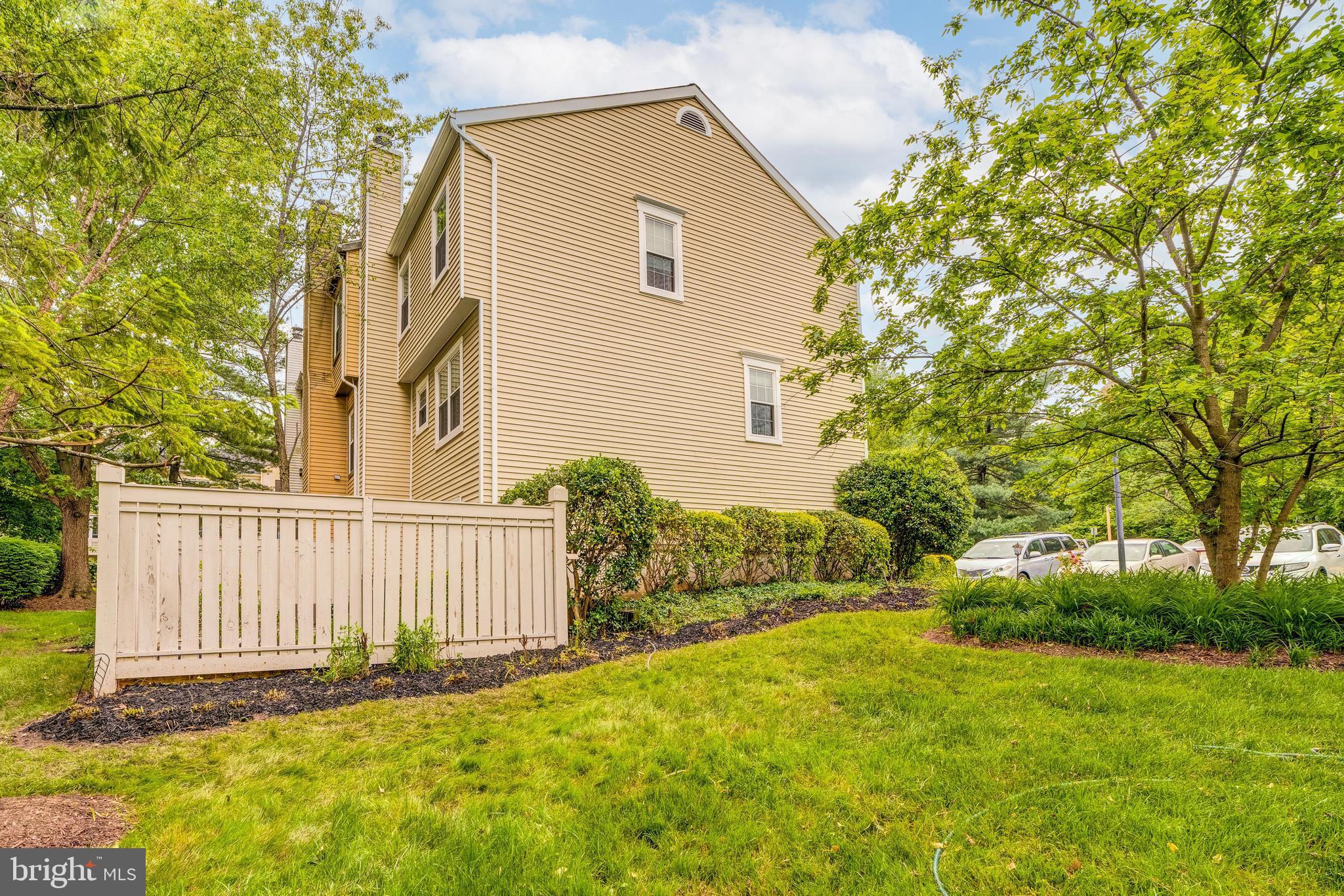 HUNTERS SQUARE - Residential