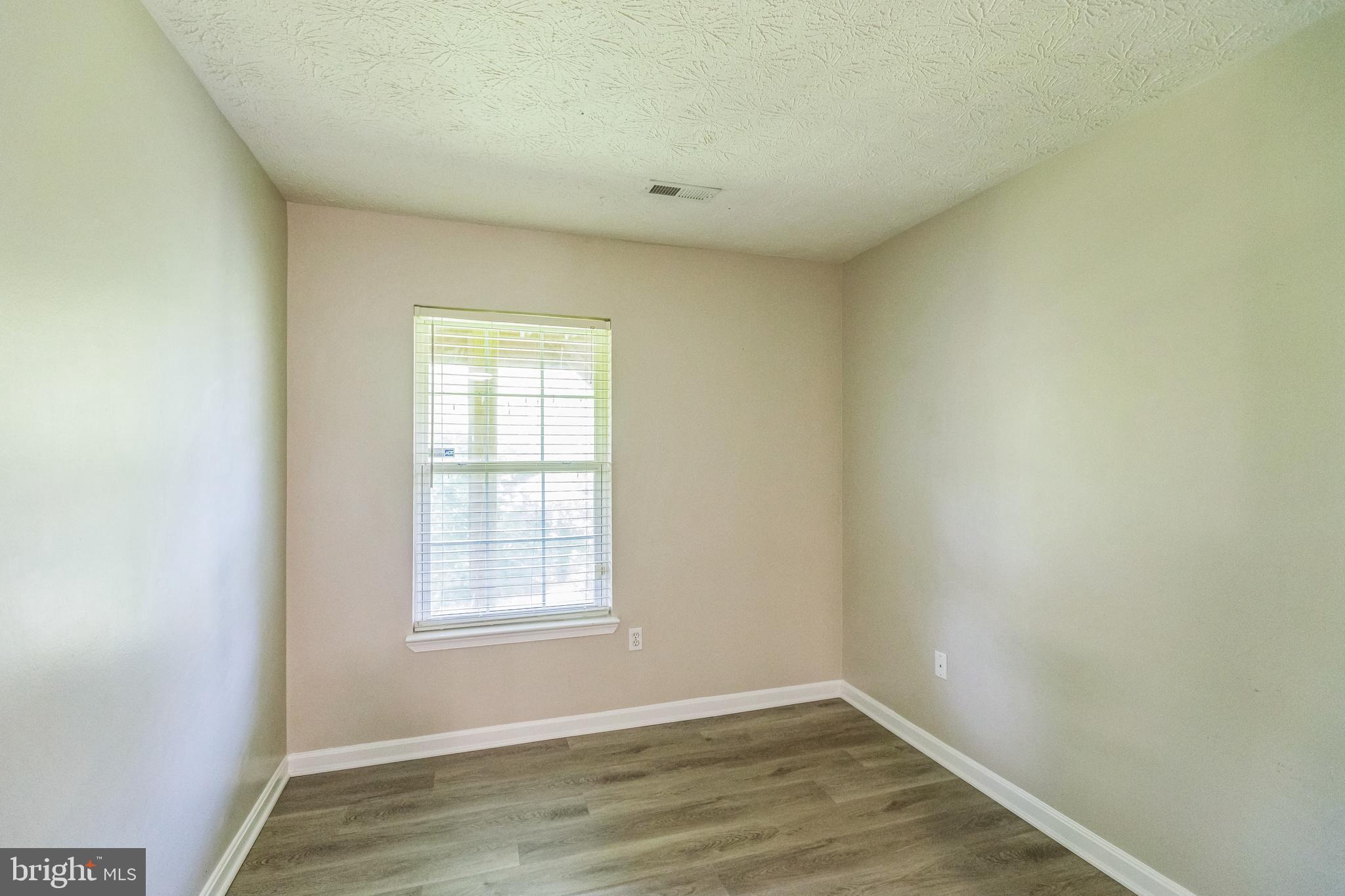 VISTA GARDENS PLAT 1> - Residential Lease