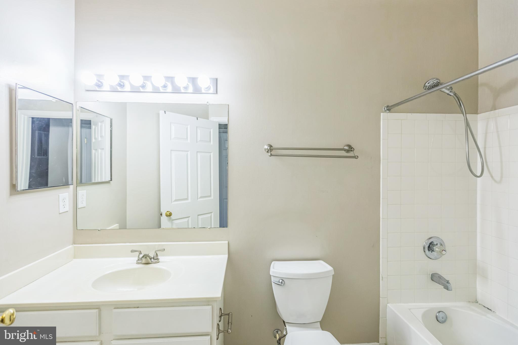 VISTA GARDENS PLAT 1> - Residential Lease