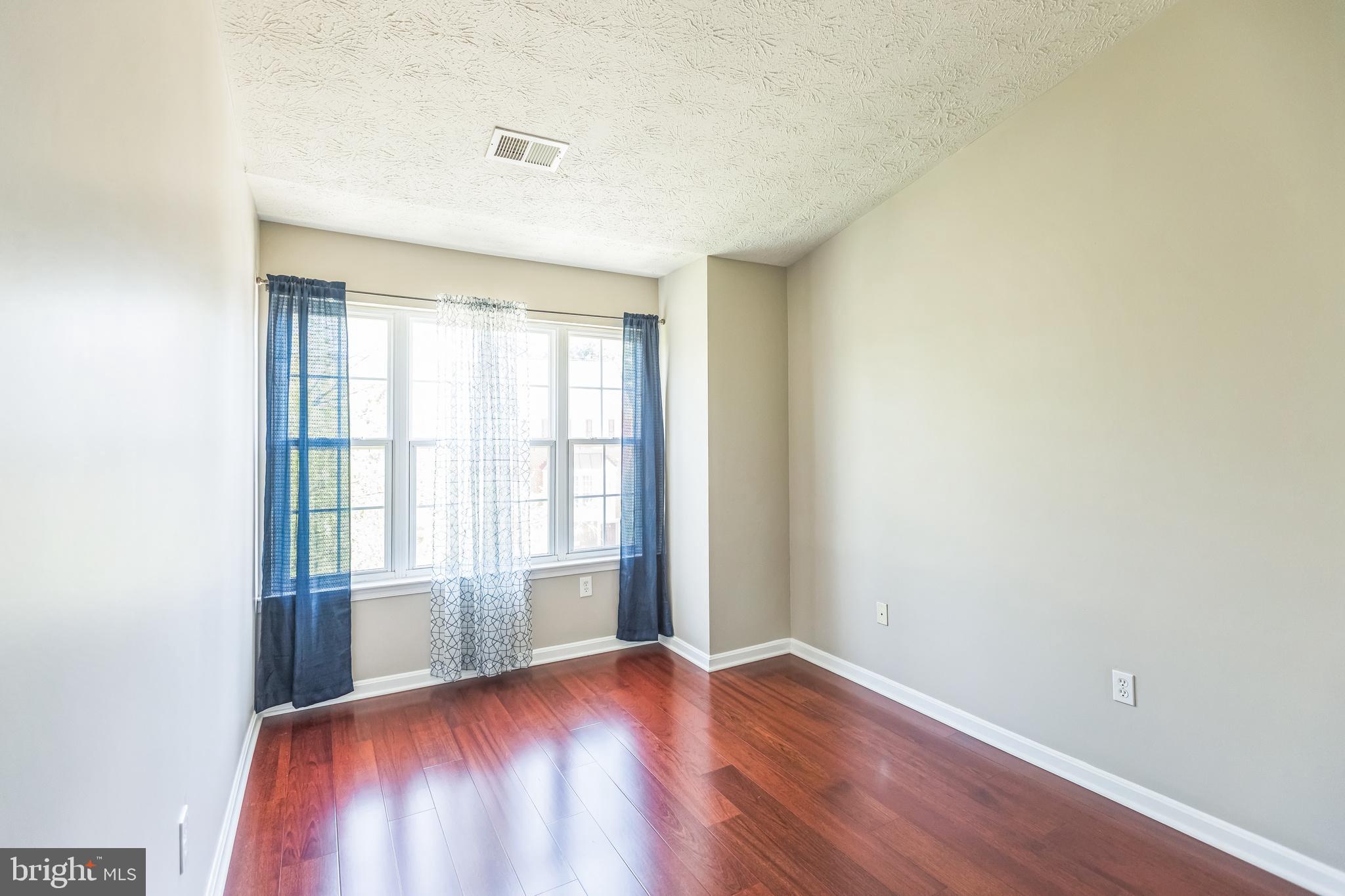 VISTA GARDENS PLAT 1> - Residential Lease