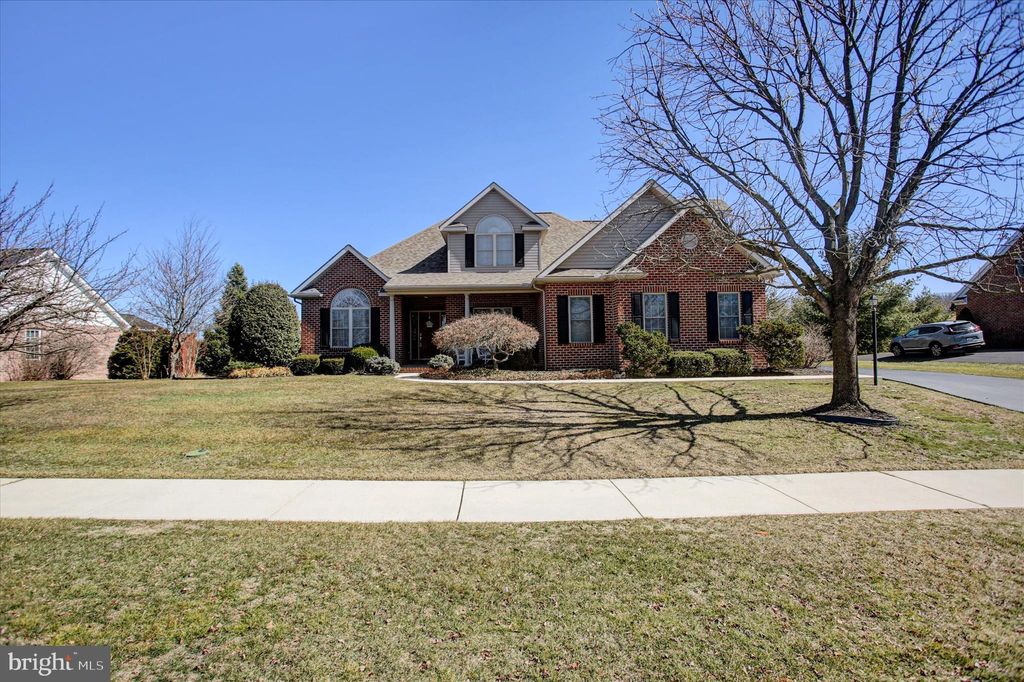 Photo of 1634 Majestic Dr, CHAMBERSBURG, PA 17202 (MLS # PAFL2033140)