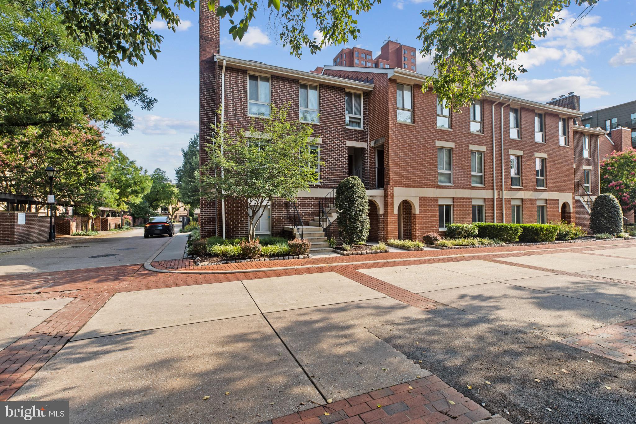 22 W HILL STREET R 11