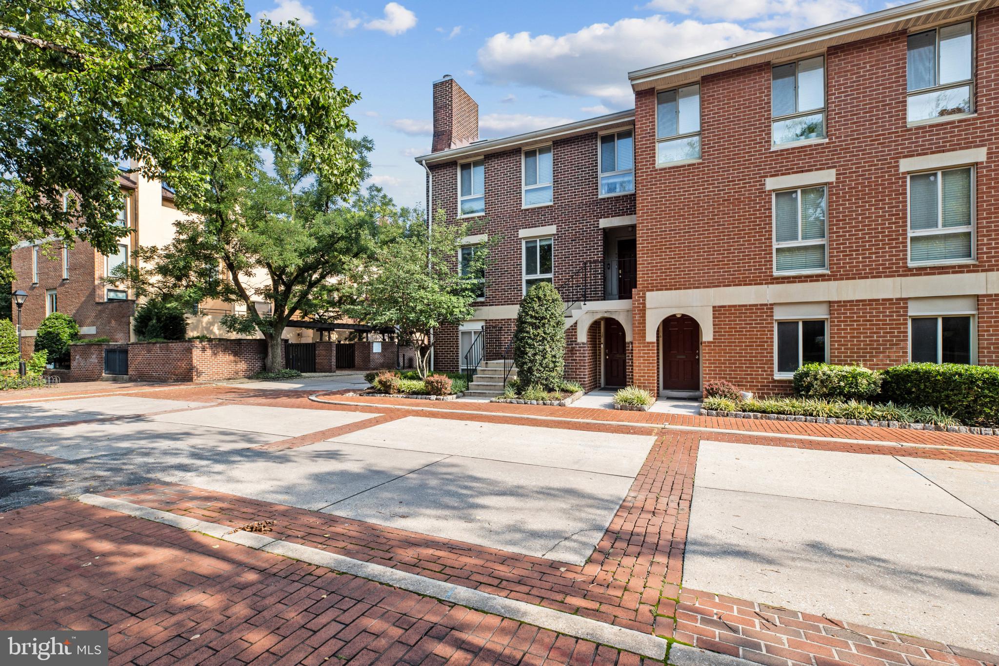 22 W HILL STREET R 11