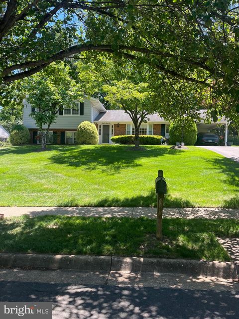 Photo of 2205 Abbotsford Dr, VIENNA, VA 22181 (MLS # VAFX2313360)