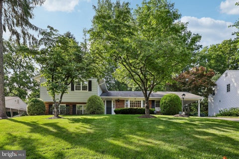 Photo of 2205 Abbotsford Dr, VIENNA, VA 22181 (MLS # VAFX2313360)