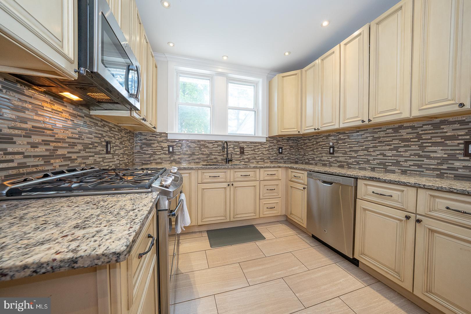 1121 MONTGOMERY AVENUE