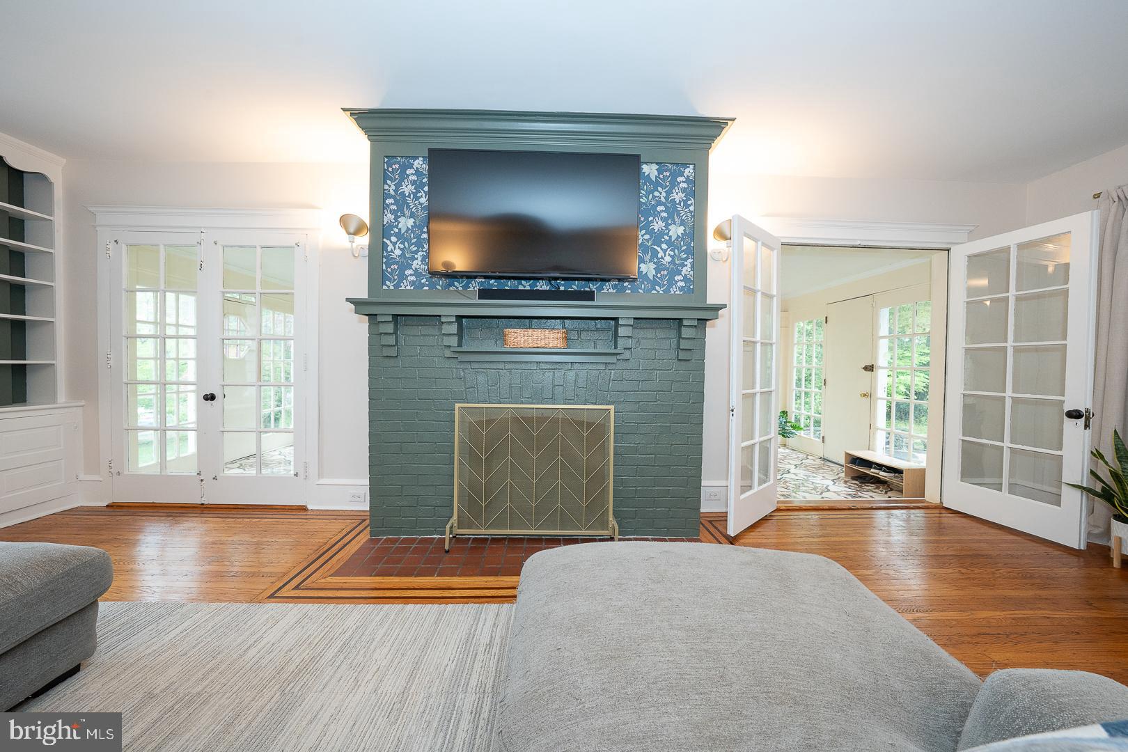 1121 MONTGOMERY AVENUE