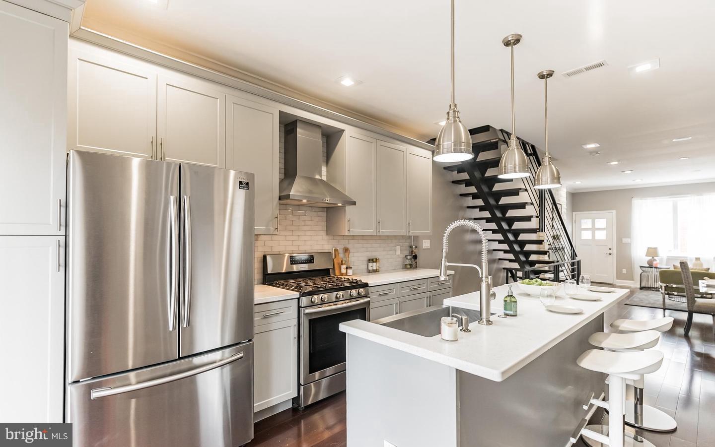 POINT BREEZE - Residential