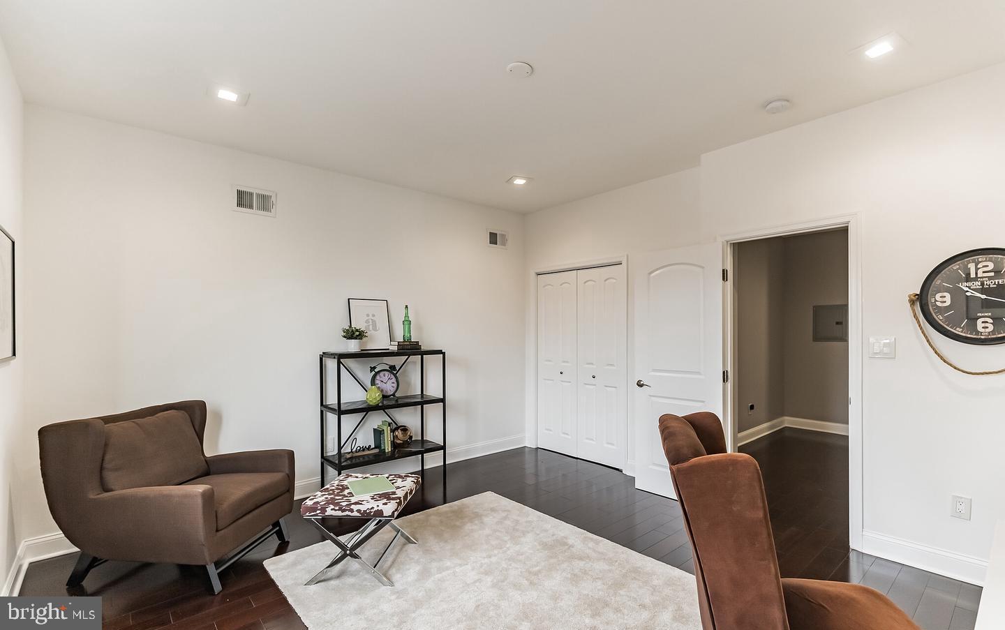 POINT BREEZE - Residential