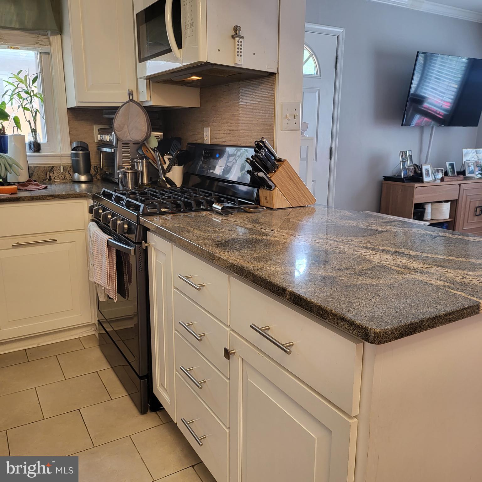 BEVERLEY HILLS - Residential Lease